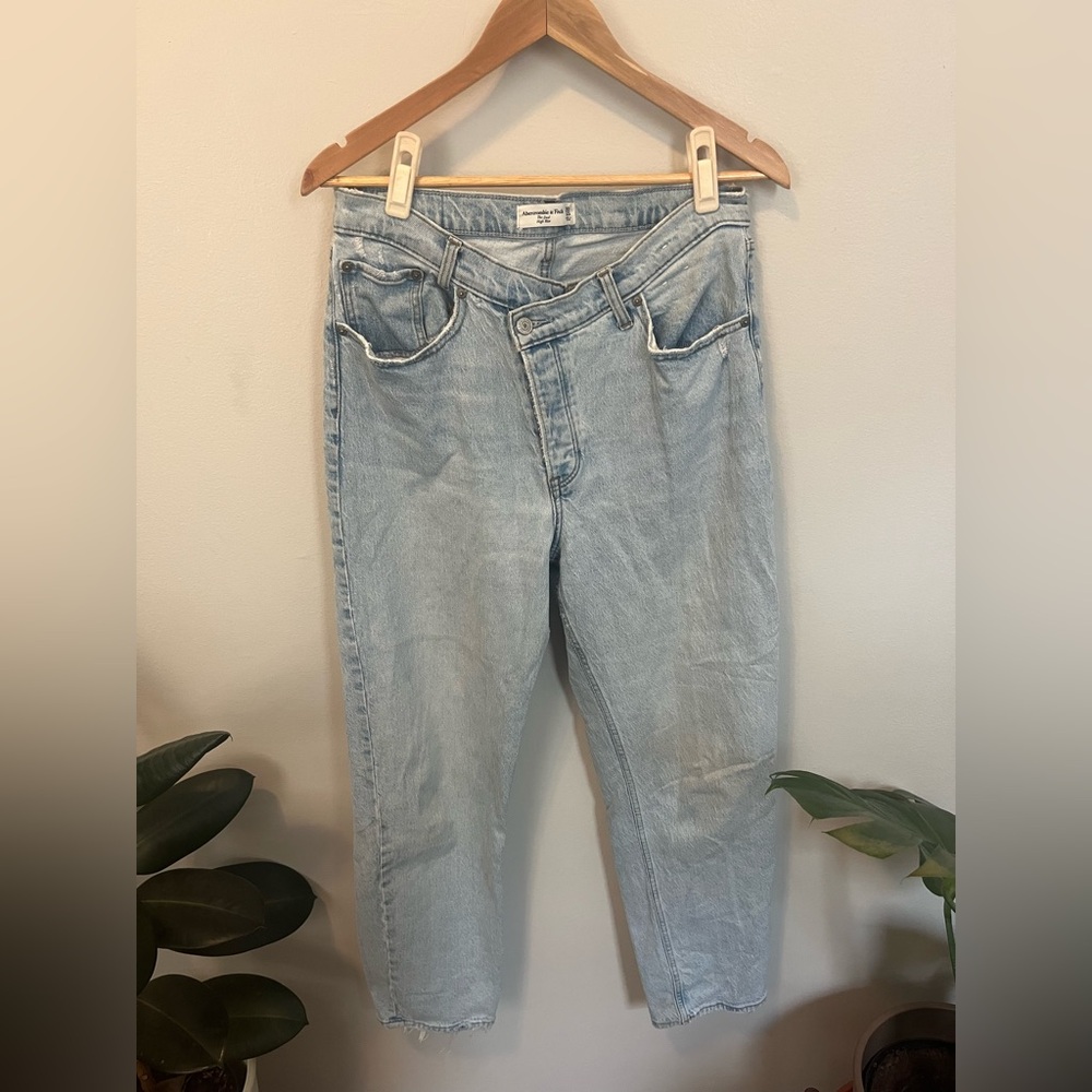 Abercrombie & Fitch Crossed Waistband High Rise Dad Jeans
